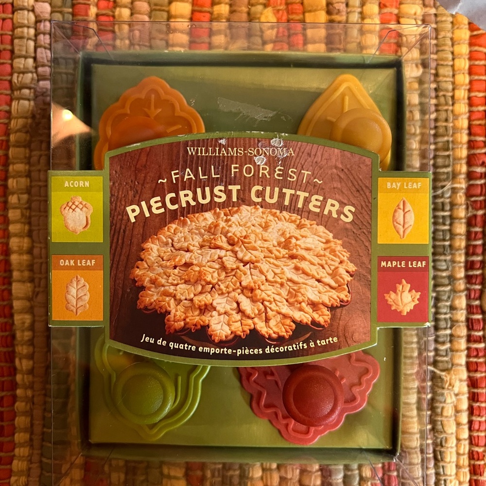 NIB Williams Sonoma “Fall Forest” Piecrust Cutters